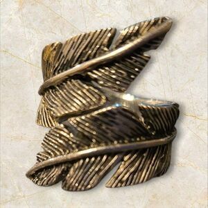 STAINLESS STEEL RETRO FEATHER RING